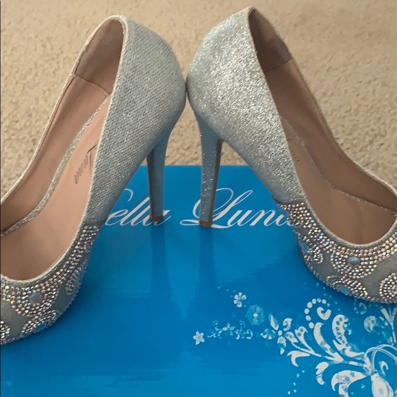 Heels - Picture 5 of 6